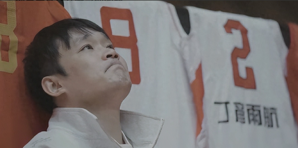 3月20日，前中国男篮球员丁彦雨航在社媒自宣退役引发外界的关注。这名出道时期惊艳