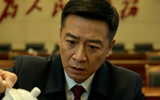 省委巡视组来了，云溪县县长让我端茶倒水装孙子，我见主位上组长愣住：舅舅，您不是说在省城开小卖部？