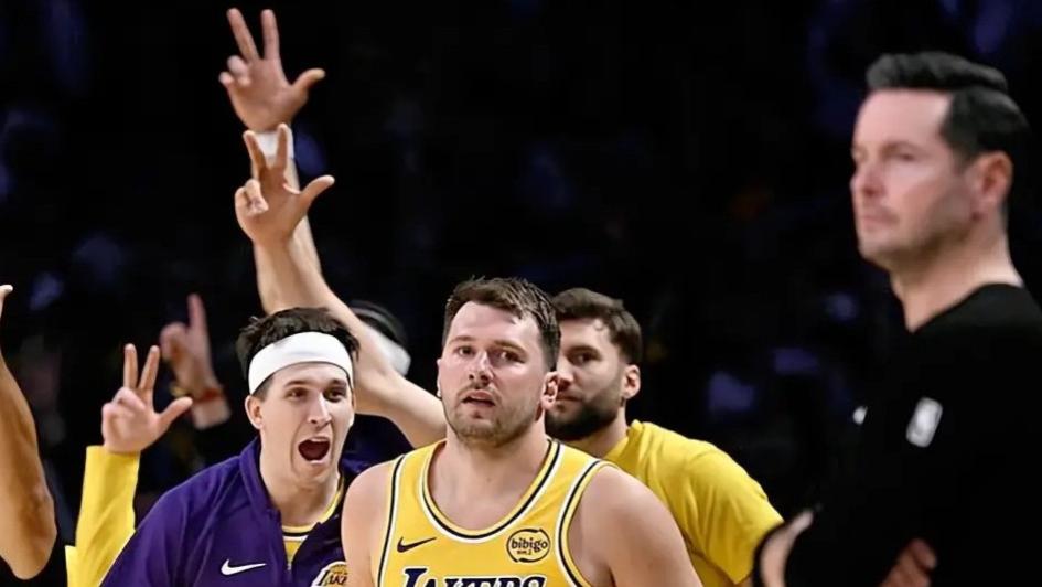 湖人洛城德比惊险过关！但防守崩盘+篮板被爆+关键失误，隐患尽显