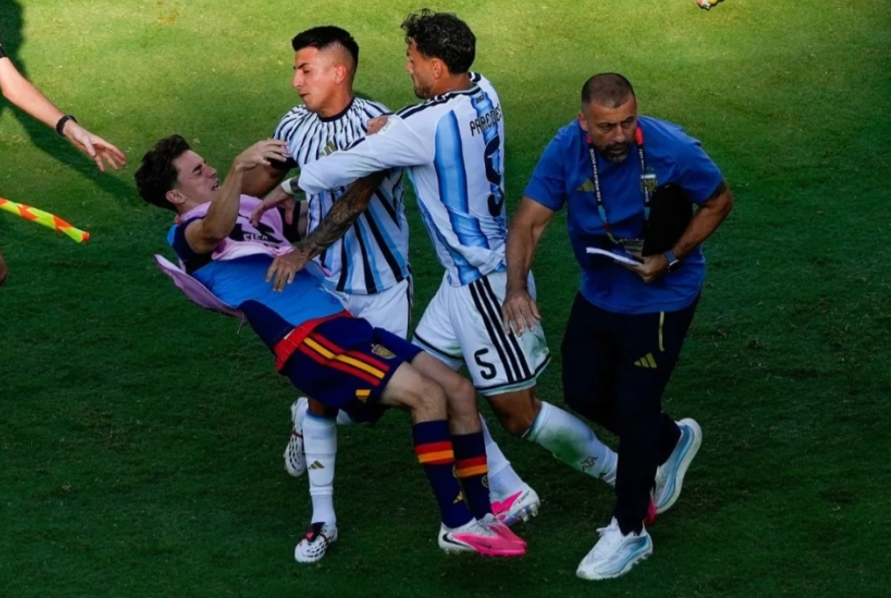FIFA正式立案！世界杯决赛赛后冲突调查清单出炉，多名球员面临重罚
 
2026