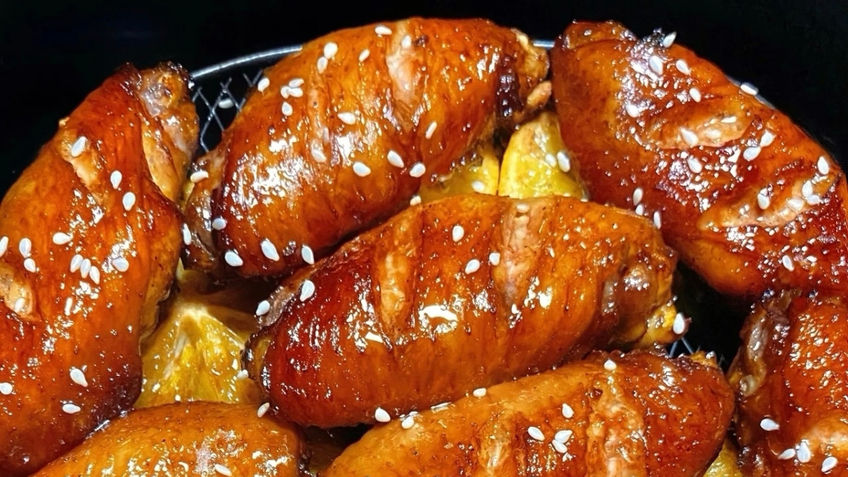 柠香蜜汁烤鸡翅，一口爆汁的治愈美味。