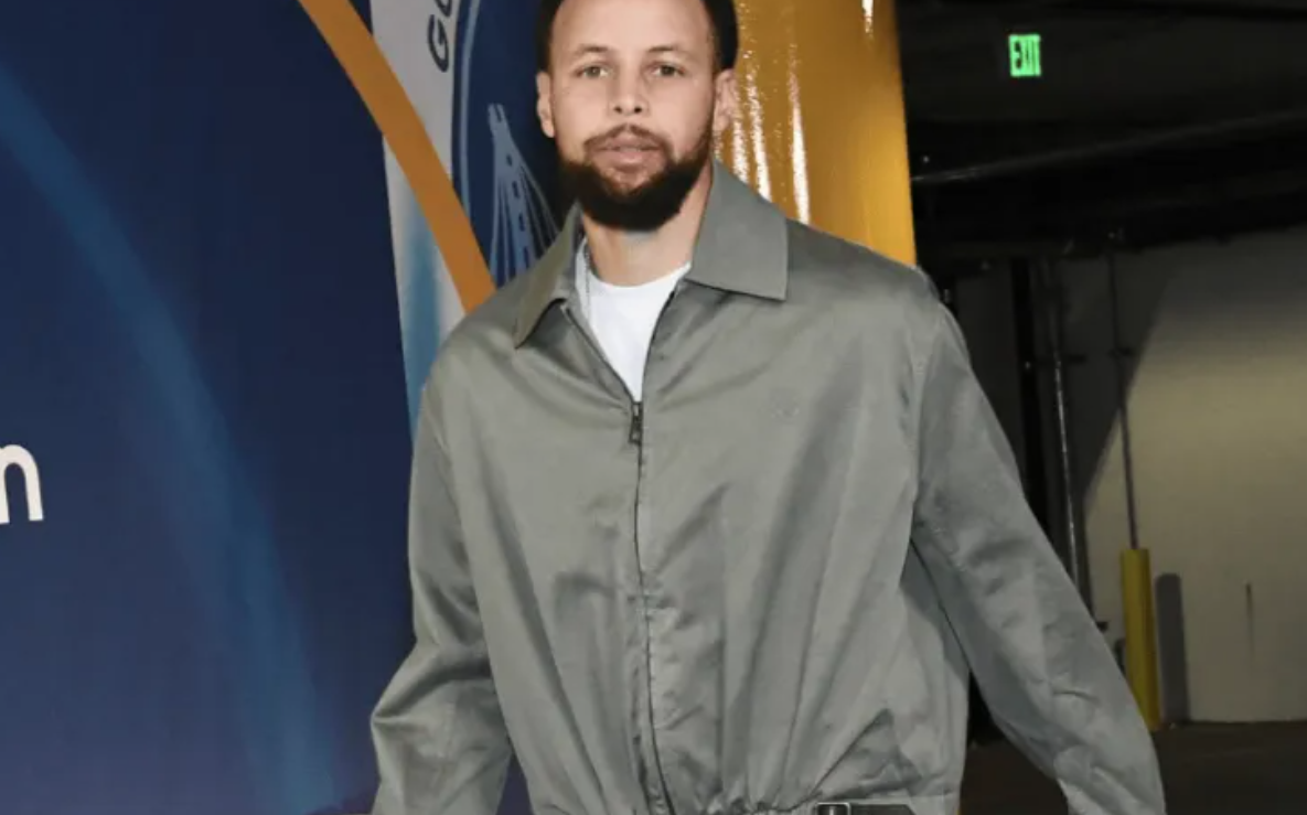 据ESPN、勇士记者Slater报道，消息人士透露，斯蒂芬-库里因持续存在的右膝