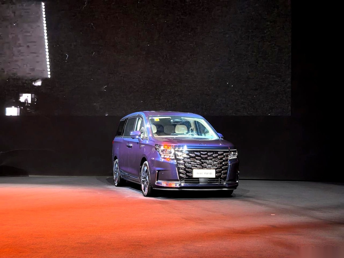 17万 vs 30万！这款混动MPV要让对手睡不着了！