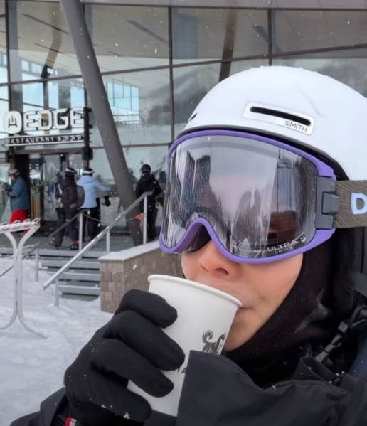 此时我想说
60岁算得了什么
只要身体健康
照样可以做自己想做的事
像刘嘉玲这样