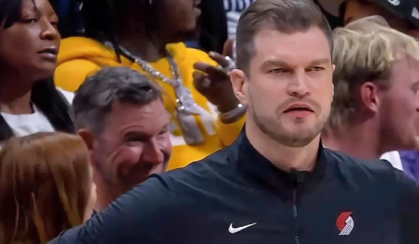 开拓者这赛季很成功了吧，斯普利特还真有两把刷子

上赛季开拓者36胜，排第12。