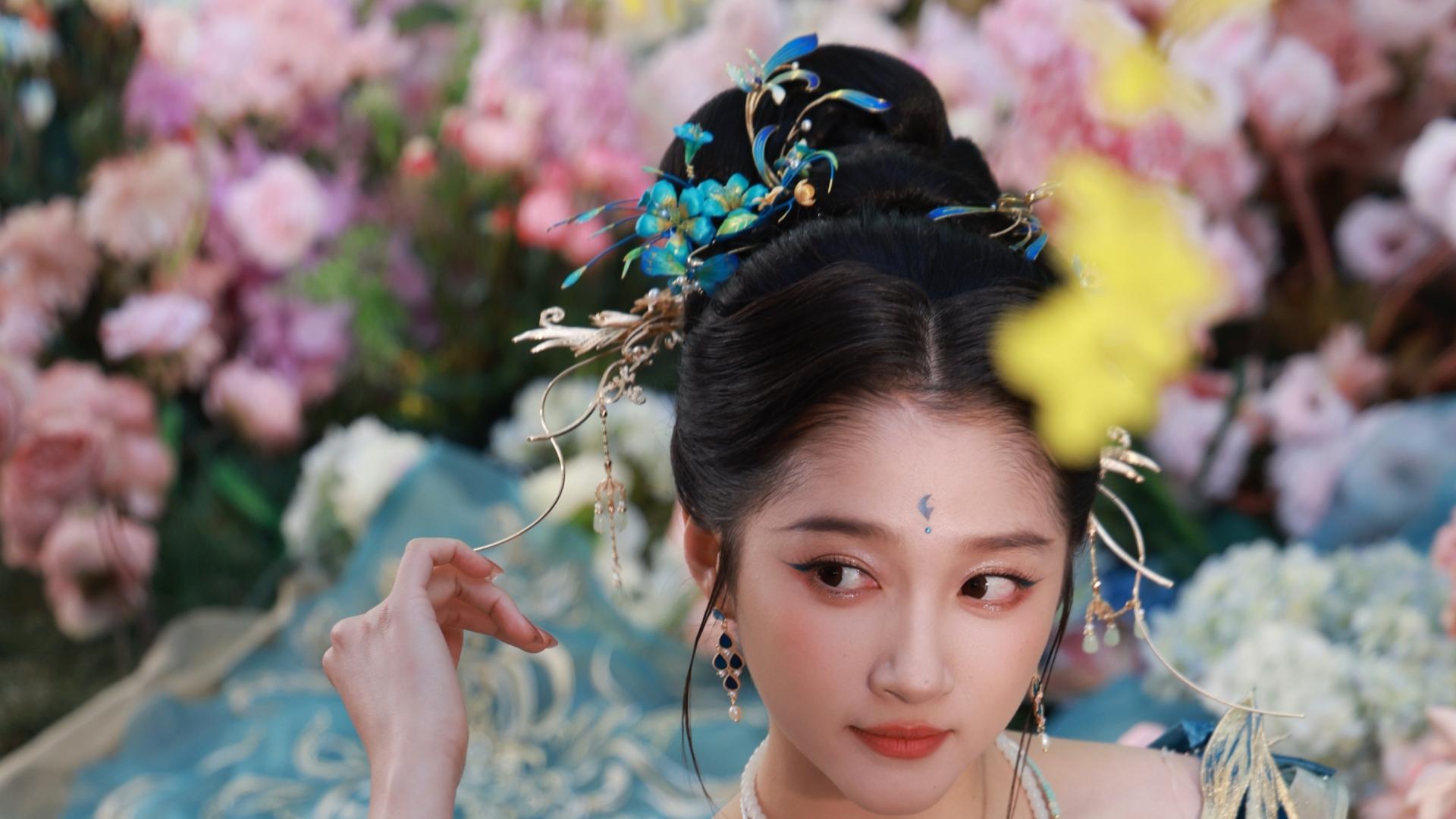 关晓彤青鸟神女造型曝光，网友直呼被美到词穷