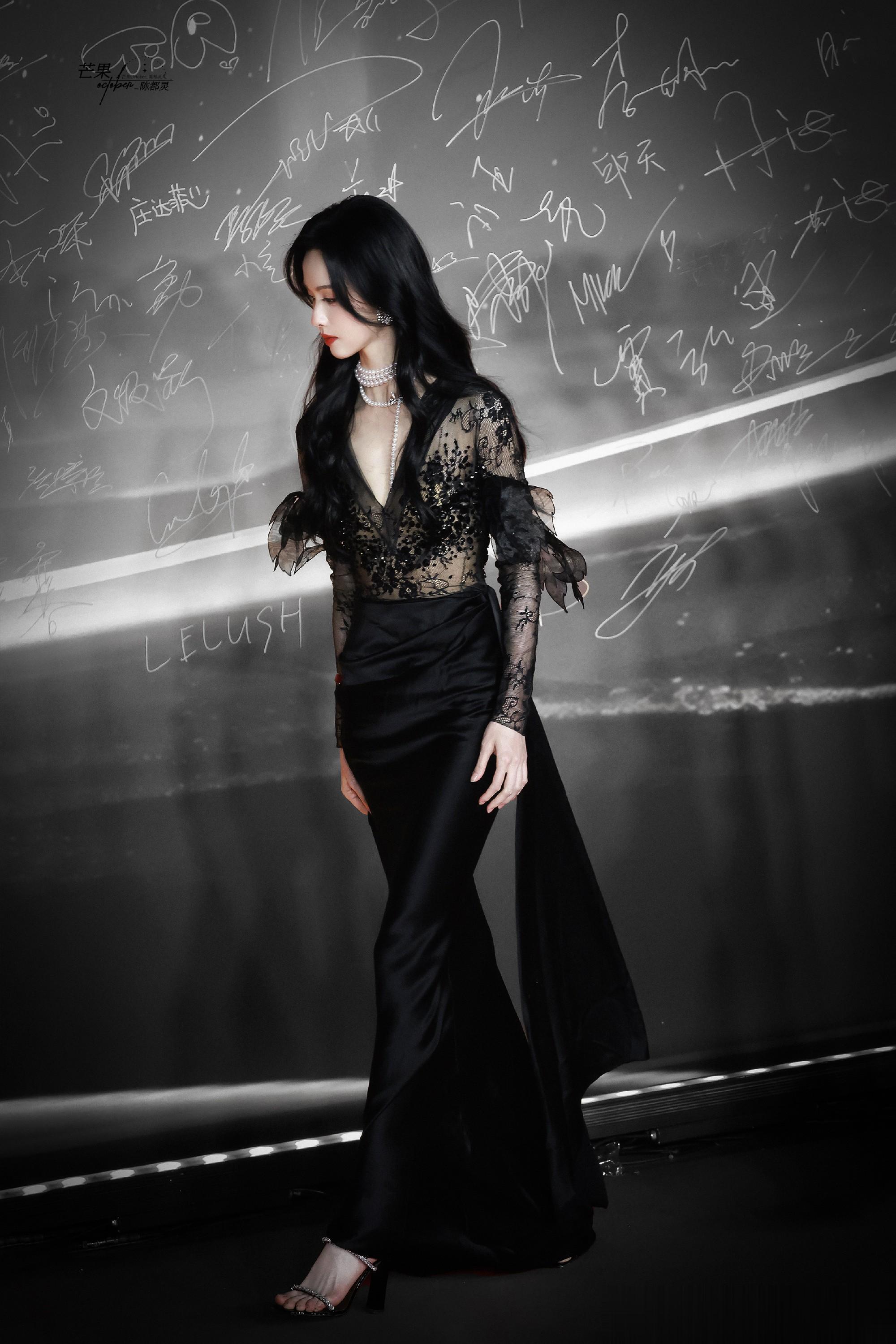 陈都灵蕾丝裙造型