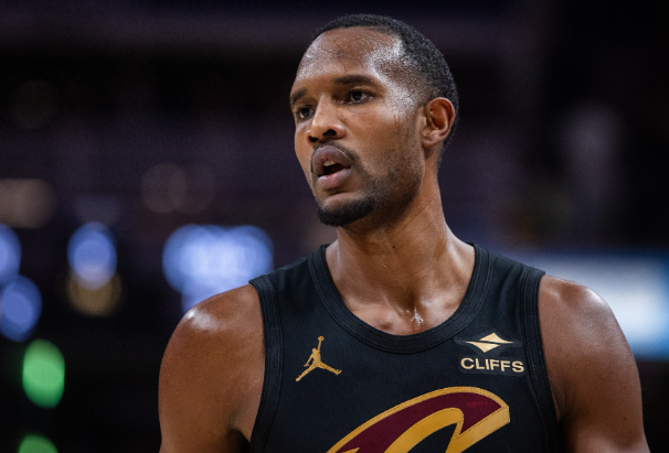 把莫布里当成弱化版字母哥就行了，就觉得莫布里值五千万

很多人转不过弯，非要把莫