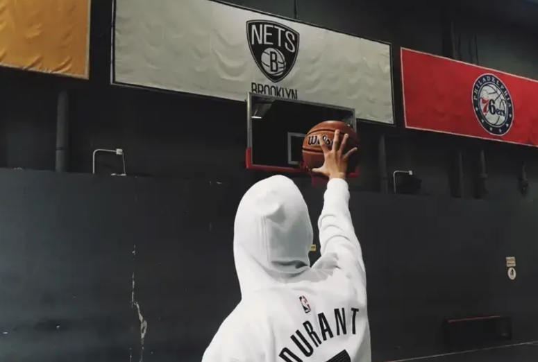 豪赌杜兰特终吞苦果，火箭的衰败从拆毁根基开始
2026年季后赛的惨淡表现，终于可