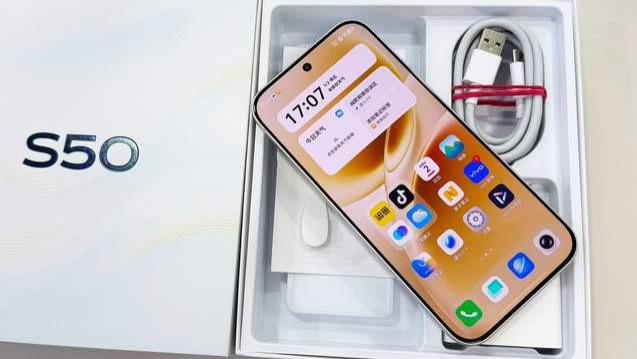 双闪光灯加5000w专属长焦镜头，这款国产vivo新机，颜值大倒退