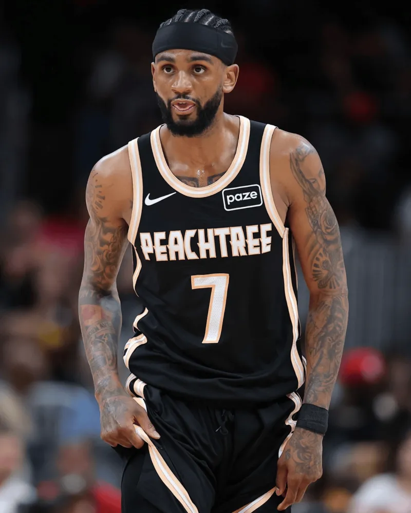 NBA常规赛老鹰主场对阵尼克斯的比赛已经结束。全场战罢，老鹰以105-108不敌