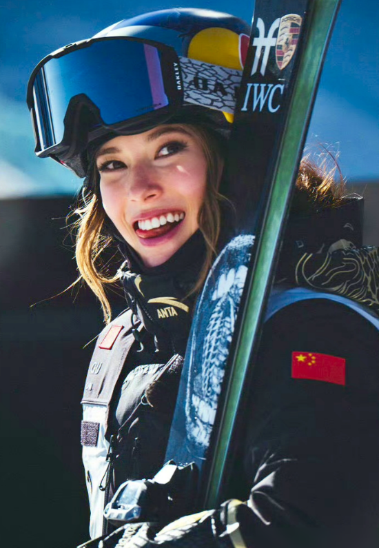 4814万的训练经费，谷爱凌这一摔，真疼。

都说她是天之骄女，斯坦福学霸，时尚