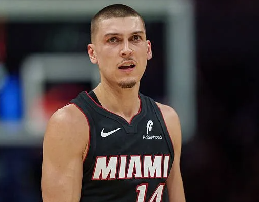 据NBA记者Jake Fischer的报道：
活塞有意得到泰勒-希罗。
本赛季常