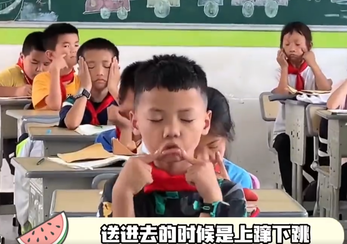 突然觉得小学老师好厉害，她们教的可是一群文盲啊... ​
