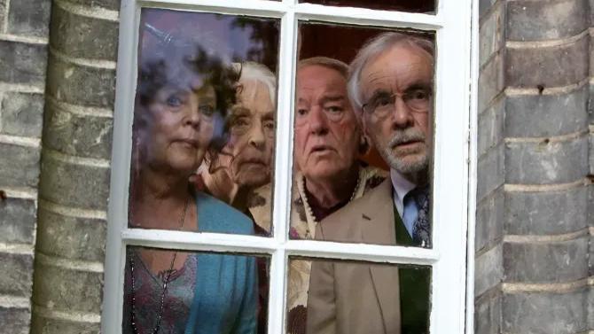 他们被排斥，人类社会之耻