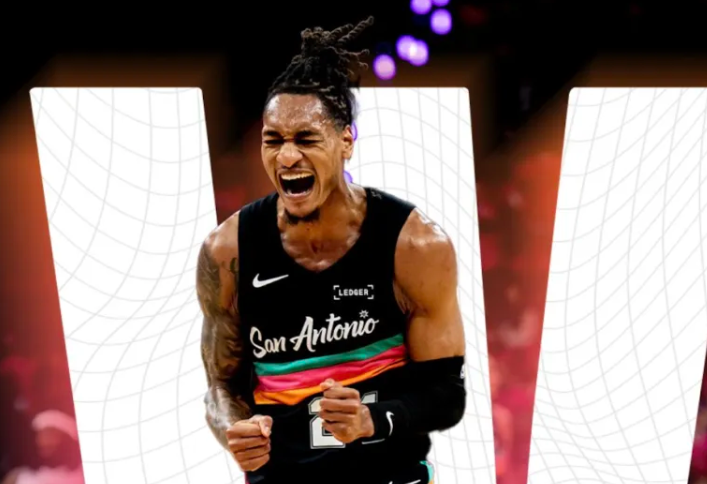 NBA季后赛西部首轮G1马刺（1）111-98（0）战胜开拓者。
赛后米奇-约翰