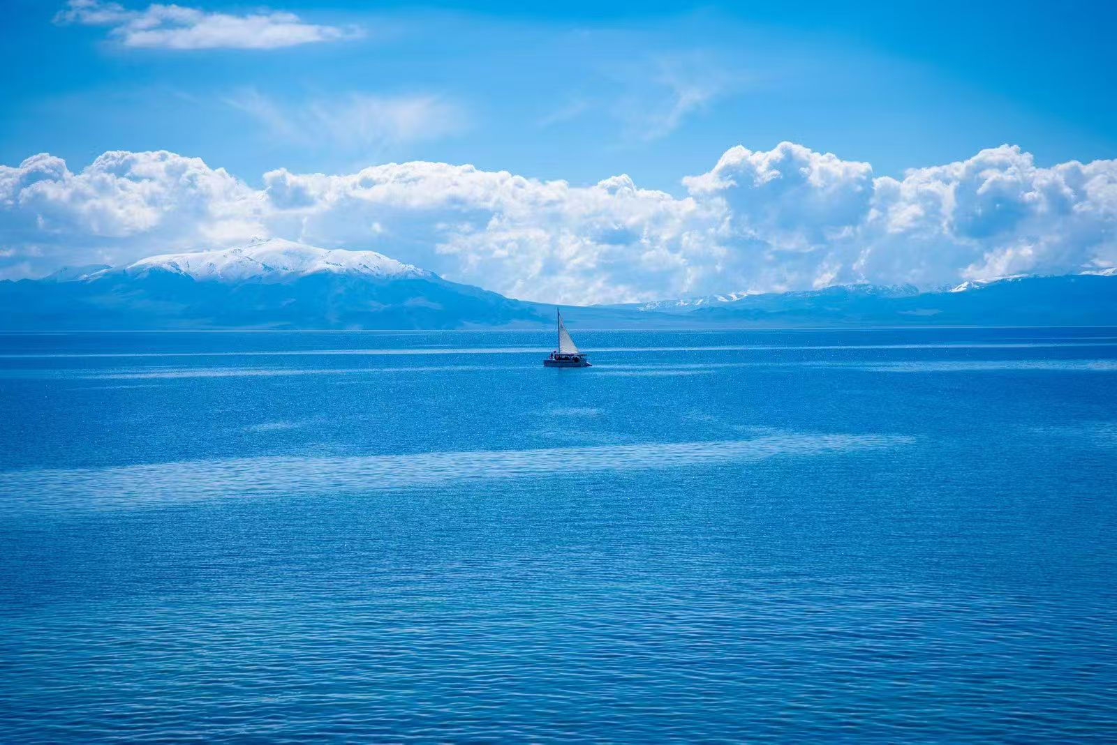新疆旅游，赛里木湖初夏打卡攻略！