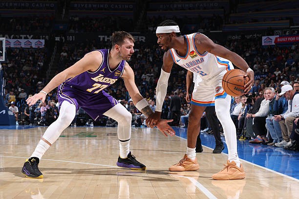 难道SGA真的比东子强一点吗？我一直认为进攻端东子的能力遥遥领先，包括个人得分和