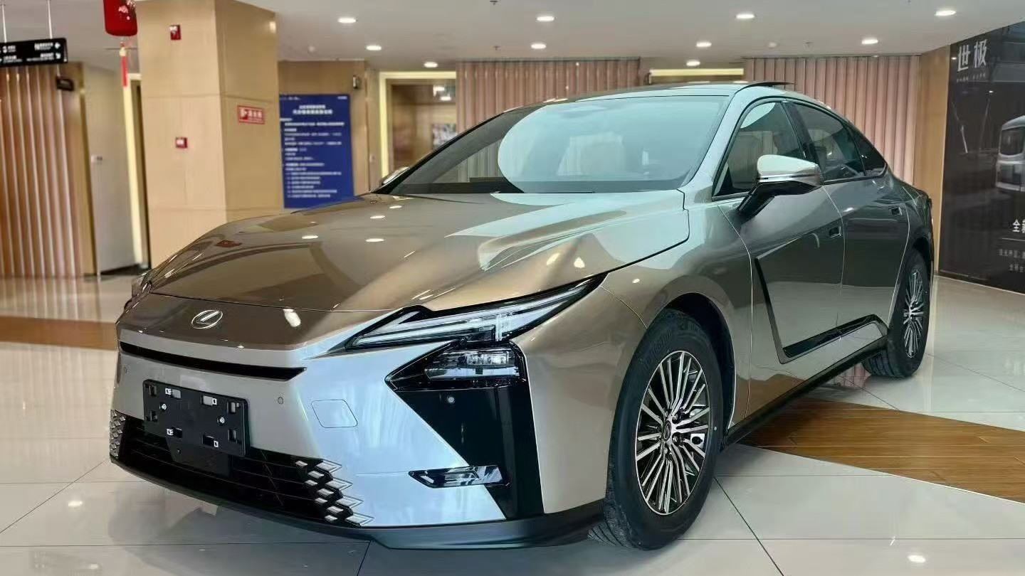 最具争议的一代！全新雷克萨斯ES预售30.88万起，这外观你打几分？