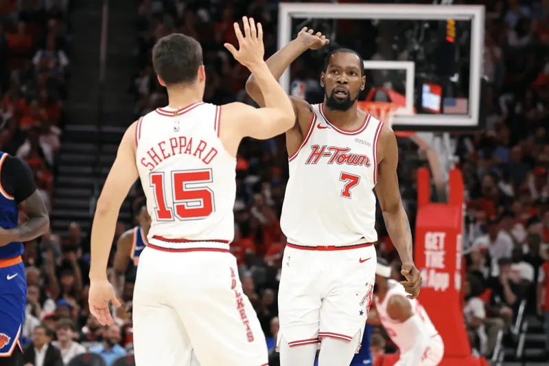 NBA常规赛，火箭以119-113击败雄鹿

此战过后，火箭近期取得了一波四连胜