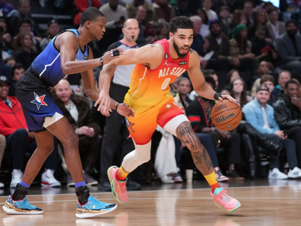 NBA全明星是越来越难看了！首先星味不足是导致热点变低的关键原因，其次是实力不足