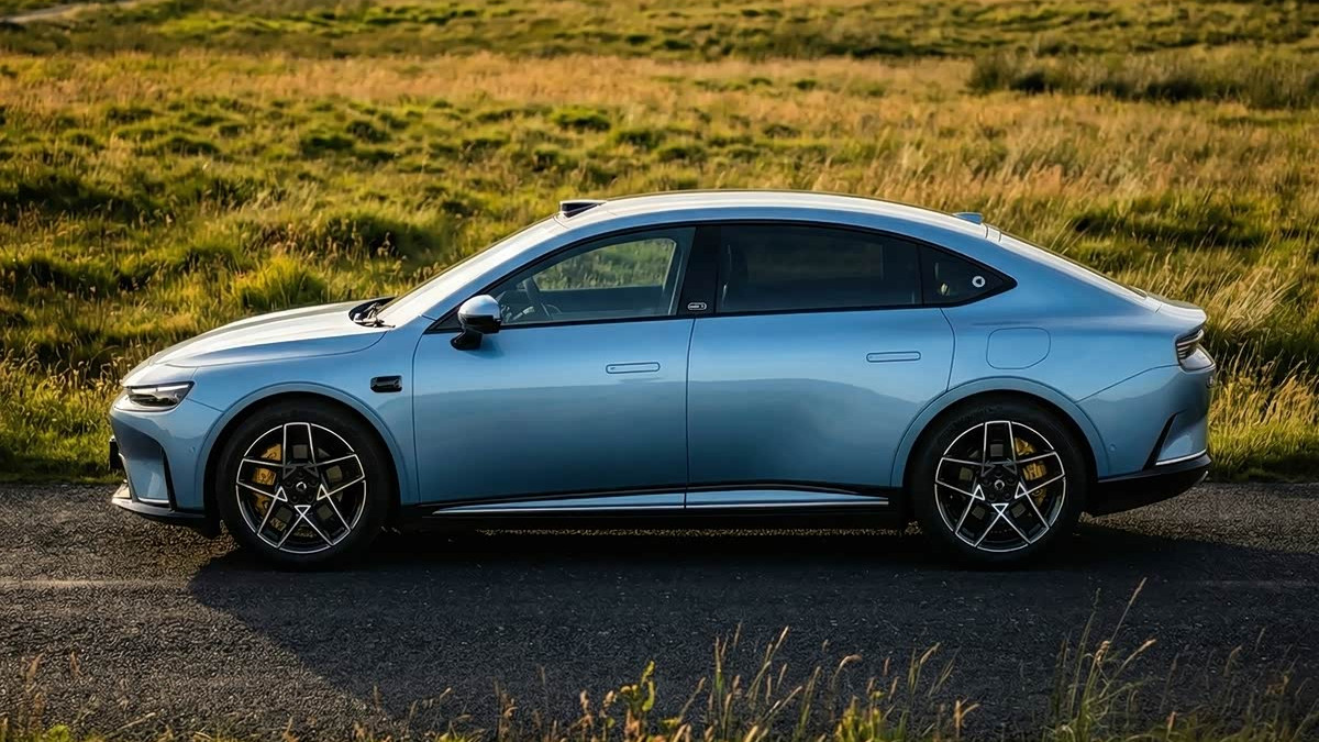 紧跟浅春系潮流！smart这抹蓝色成时尚范本