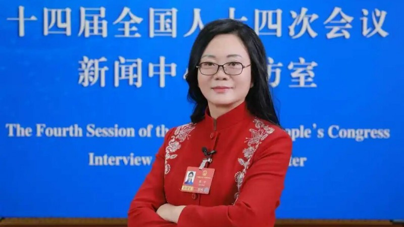 聚焦数实融合、民族文化 全国人大代表、依文集团董事长夏华携7份建议献计高质量发展