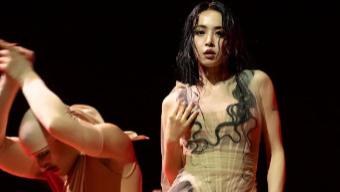 蔡依林演唱会“机械蛇”争议：艺术创新还是暗黑元素？