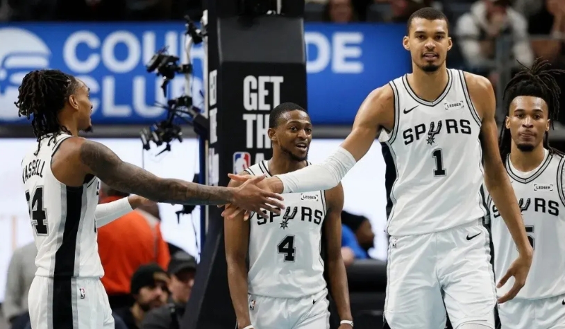 马刺今年真是兵强马壮！
g1有文班亚马天神下凡，g3有哈珀和卡斯尔双枪发威，今天