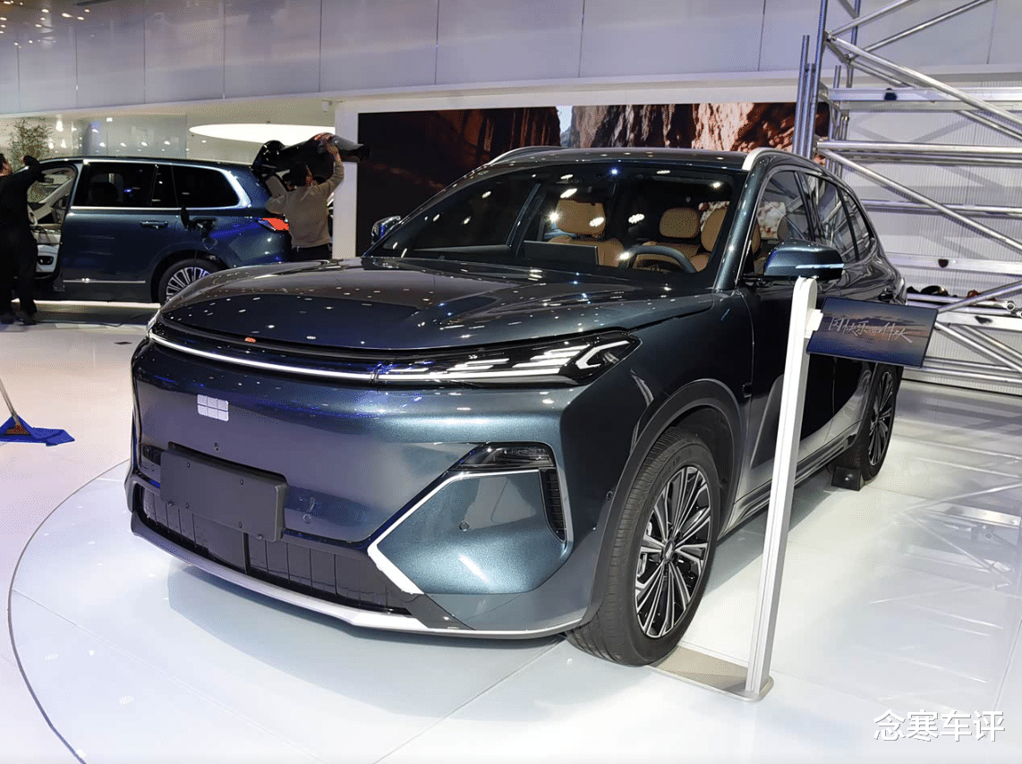 轴距2.75米还带大床房！银河星舰7一公里不到6分钱，谁才是