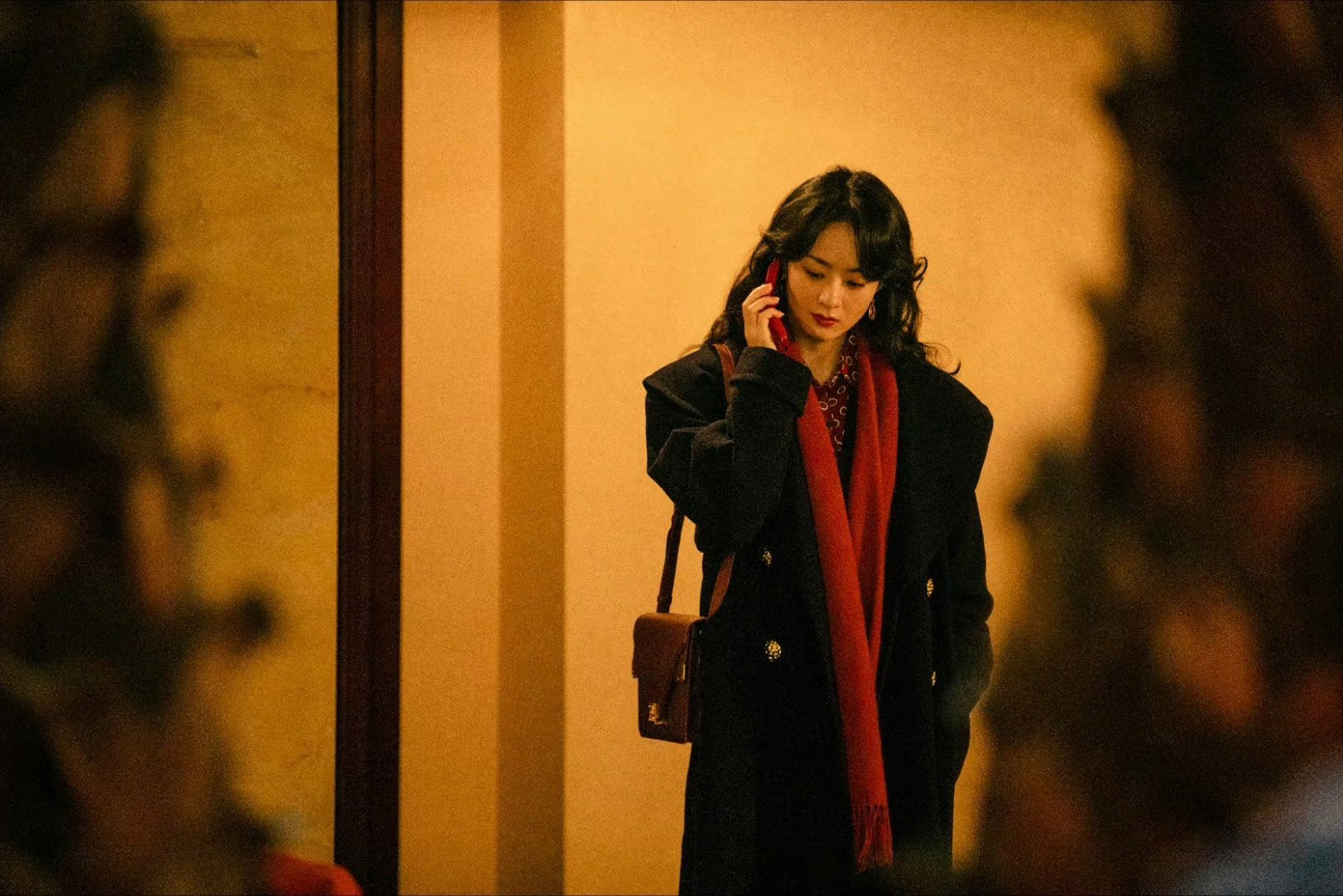 老公异地、婆婆不在，她一个人带娃上班，竟说更自由