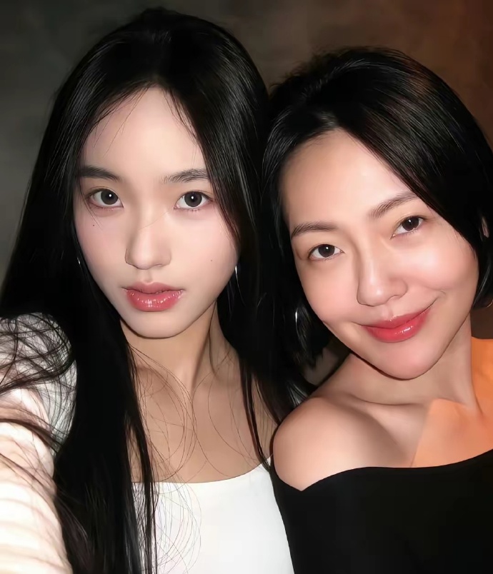 小S真的生了一个林志玲出来。星二代的路，是光环也是放大镜。
面对“小林志玲”的标