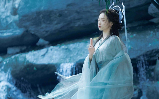 天门为我而开，师尊却亲手关上，转头对我说：你再等百年又何妨