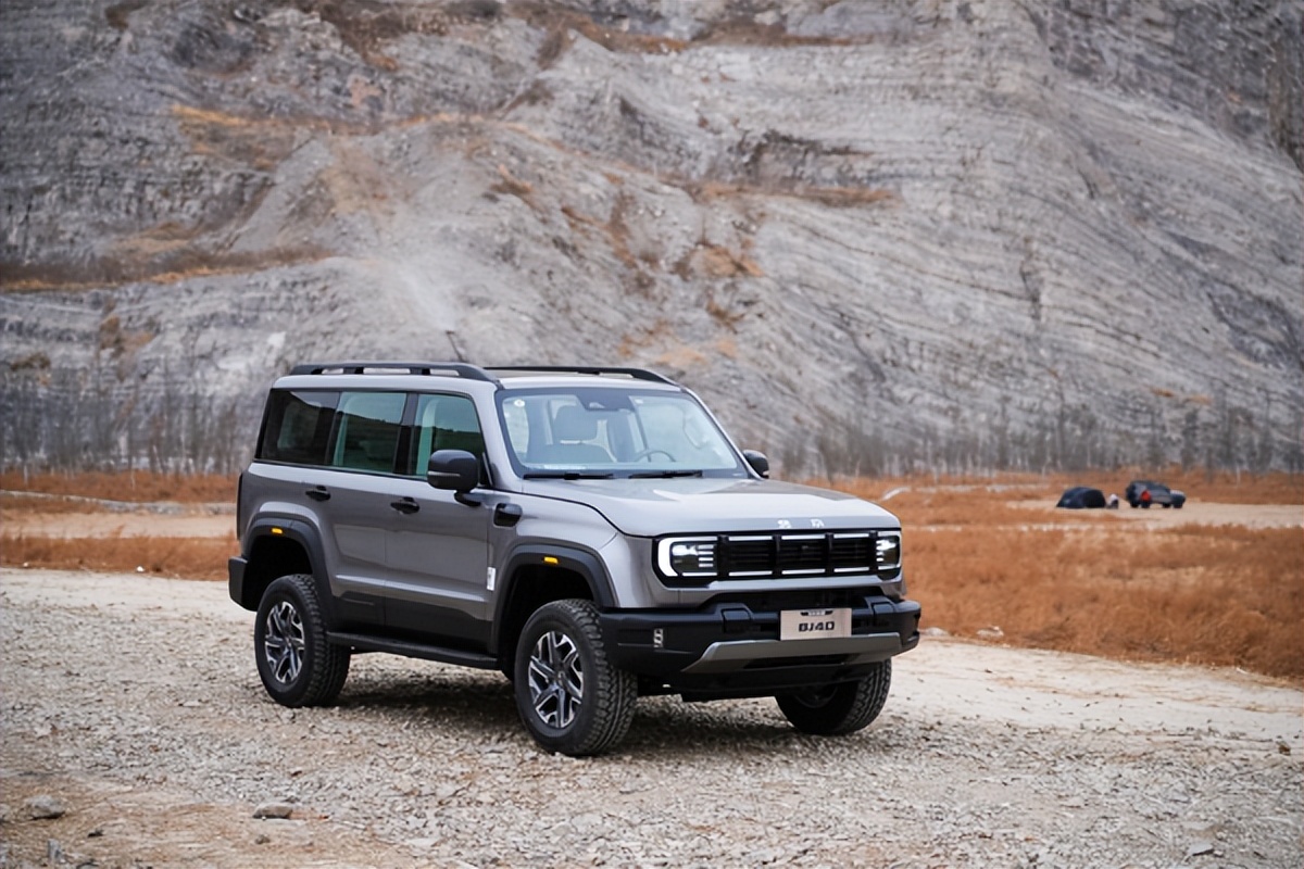 硬汉也能温柔乡？BJ40燃油可能解锁了都市越野新答案