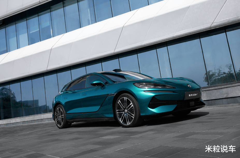 比亚迪全球GT来了，真飒！年轻人第一辆高颜值轿跑