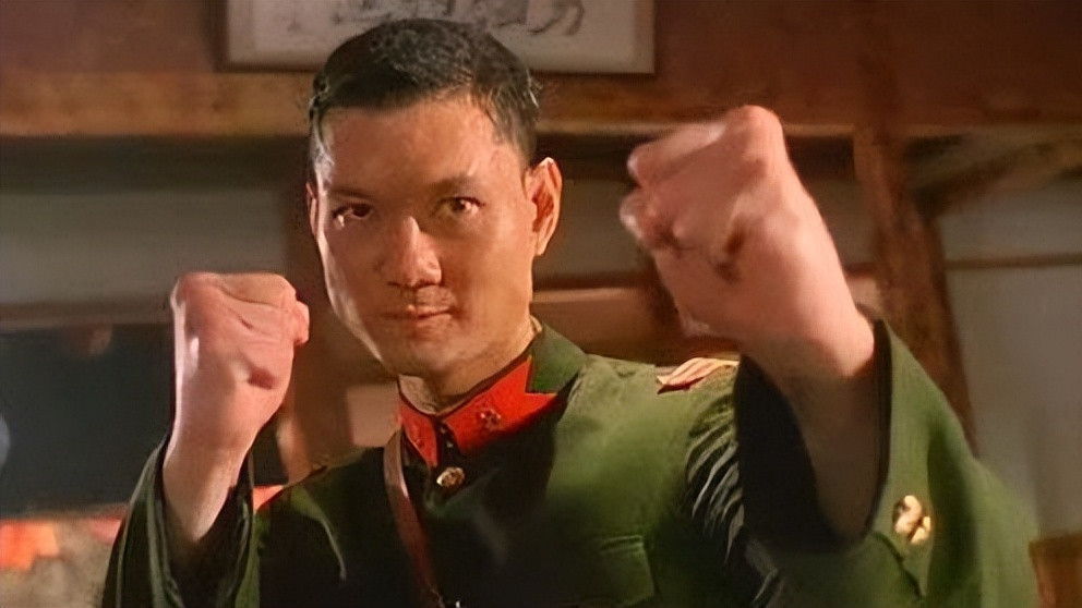 把李连杰打骨折，一脚把杨丽菁踢进医院，拳王周比利到底有多强？