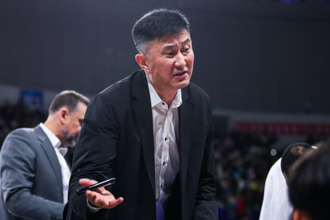 从三个方面看，杜锋下课都是必然的，但也不能忽视他在广东生涯的贡献