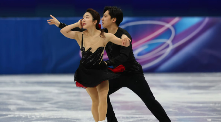 葱桶组合的最后一支奥运短节目。赛后混采区，隋文静聊到了自己的身体状况：“有在做针