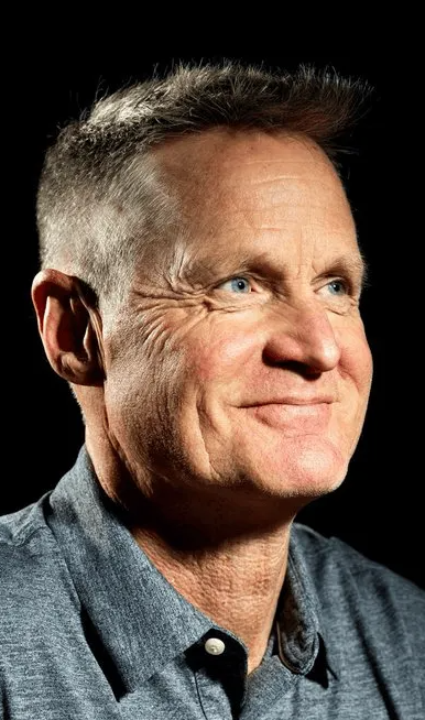 科尔接受采访表示他会考虑取消三分线，让比赛更具创造性。
“我永远不会打四分球。事