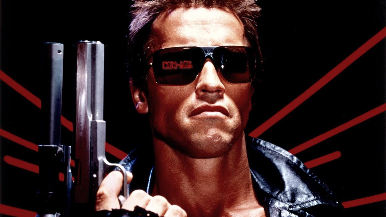 《终结者》时空穿越执行斩首任务，智能与人类终极对抗。