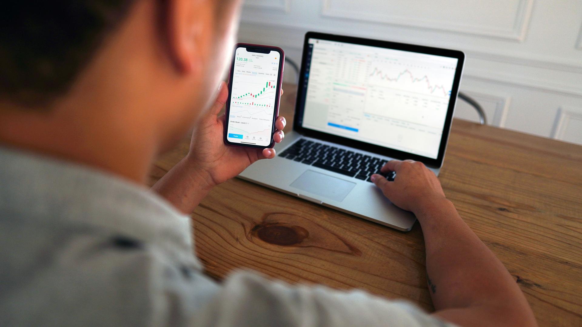 2026 普通人做自媒体，别再盲目日更，这样发才赚钱