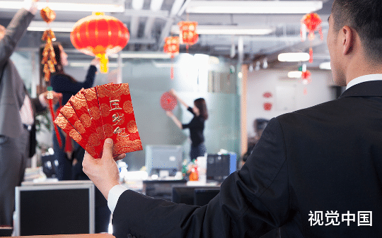 为抢办年货实习生污蔑我贪污，谁知她自己吃回扣，最终锒铛入狱