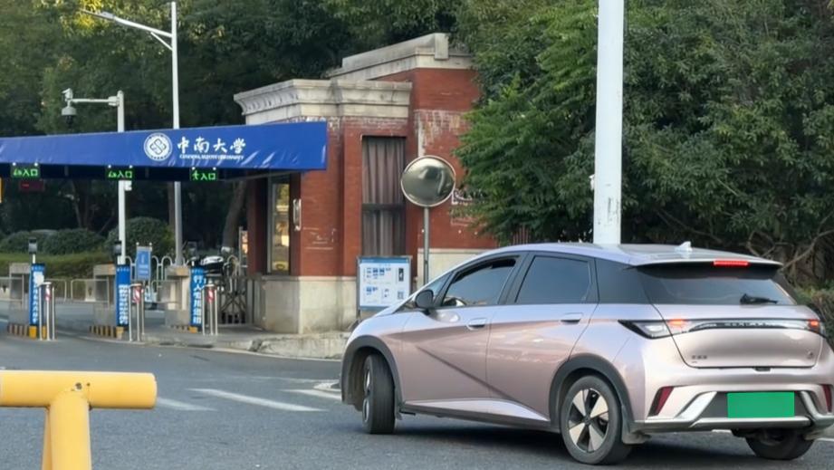 大学老师都在开比亚迪的背后：对技术与品牌的双重认可