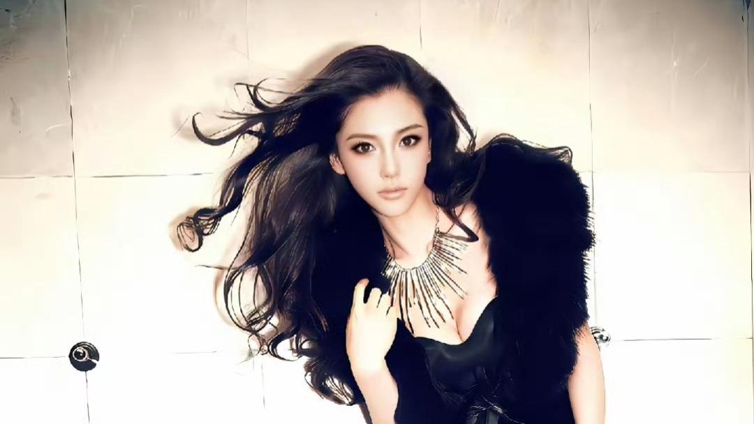 Angelababy杨颖拿下《红秀》六月刊封面！