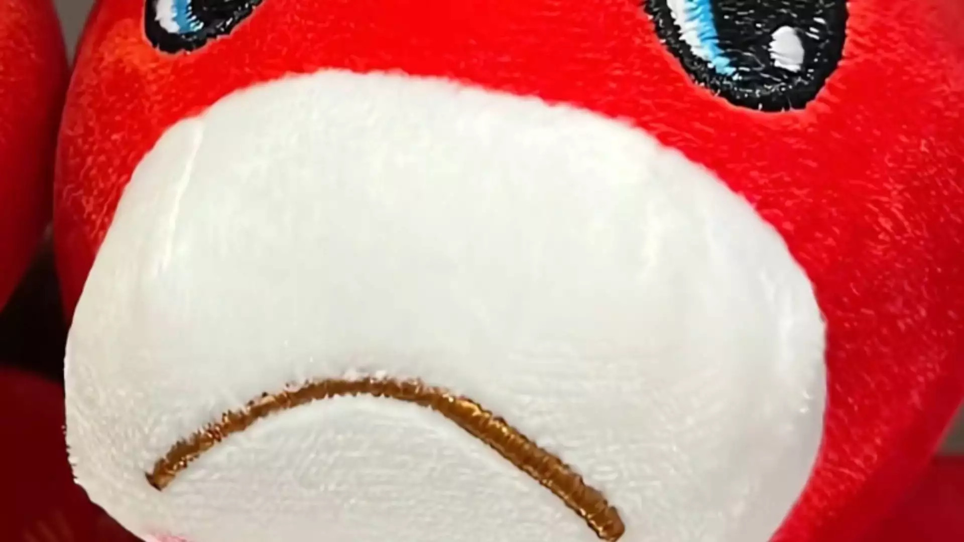 义乌商家把玩偶嘴巴缝反竟成爆款，48小时开十条生产线，订单排到明年3月