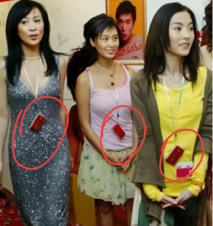 就算是明星、穿着以前的衣服、看起来真的很不好看！ ​​​​