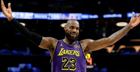 詹姆斯单核带队砍下28分12助攻带领湖人大胜残阵太阳。NBA常规赛，湖人主场迎战