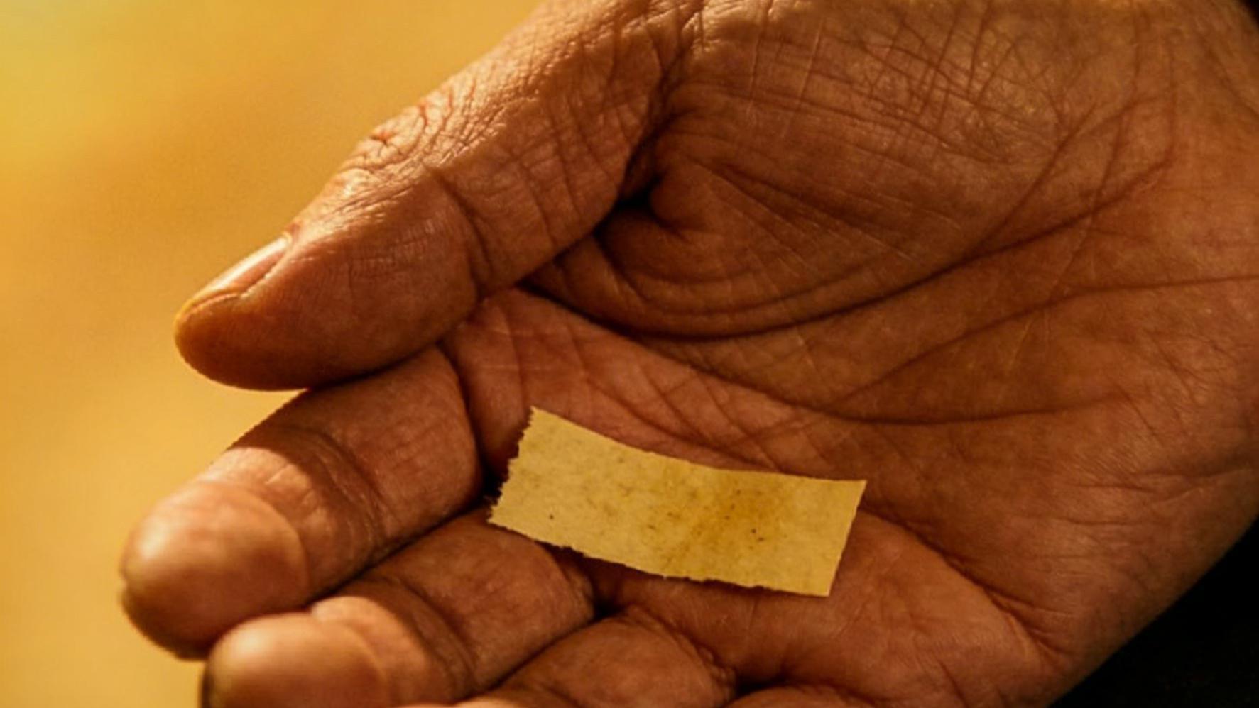 《龙兴聚宝故事汇》|老人临终前，手里紧攥一张纸条！内容曝光后，全网泪崩……