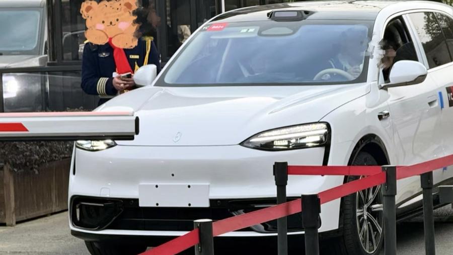 “华为系”M字辈新成员！问界M6再度露面，外观动感，神似保时捷