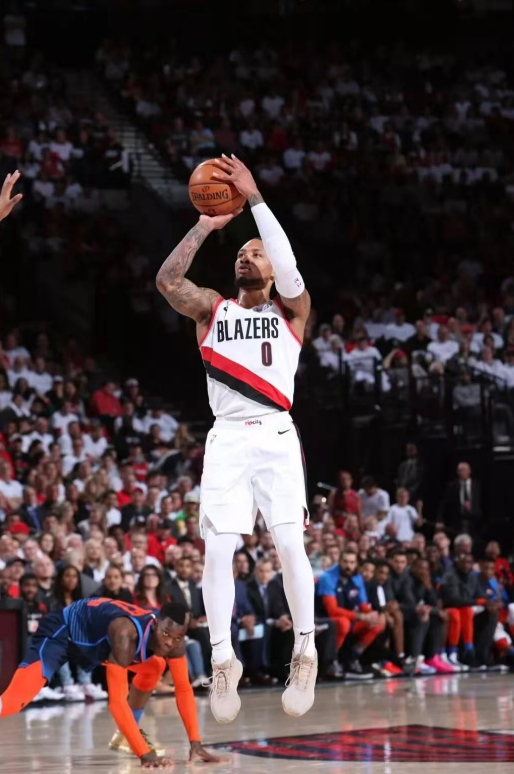 利拉德：我一个赛季不打，所以实力不详。

今日，全明星单项赛展开角逐，备受关注的